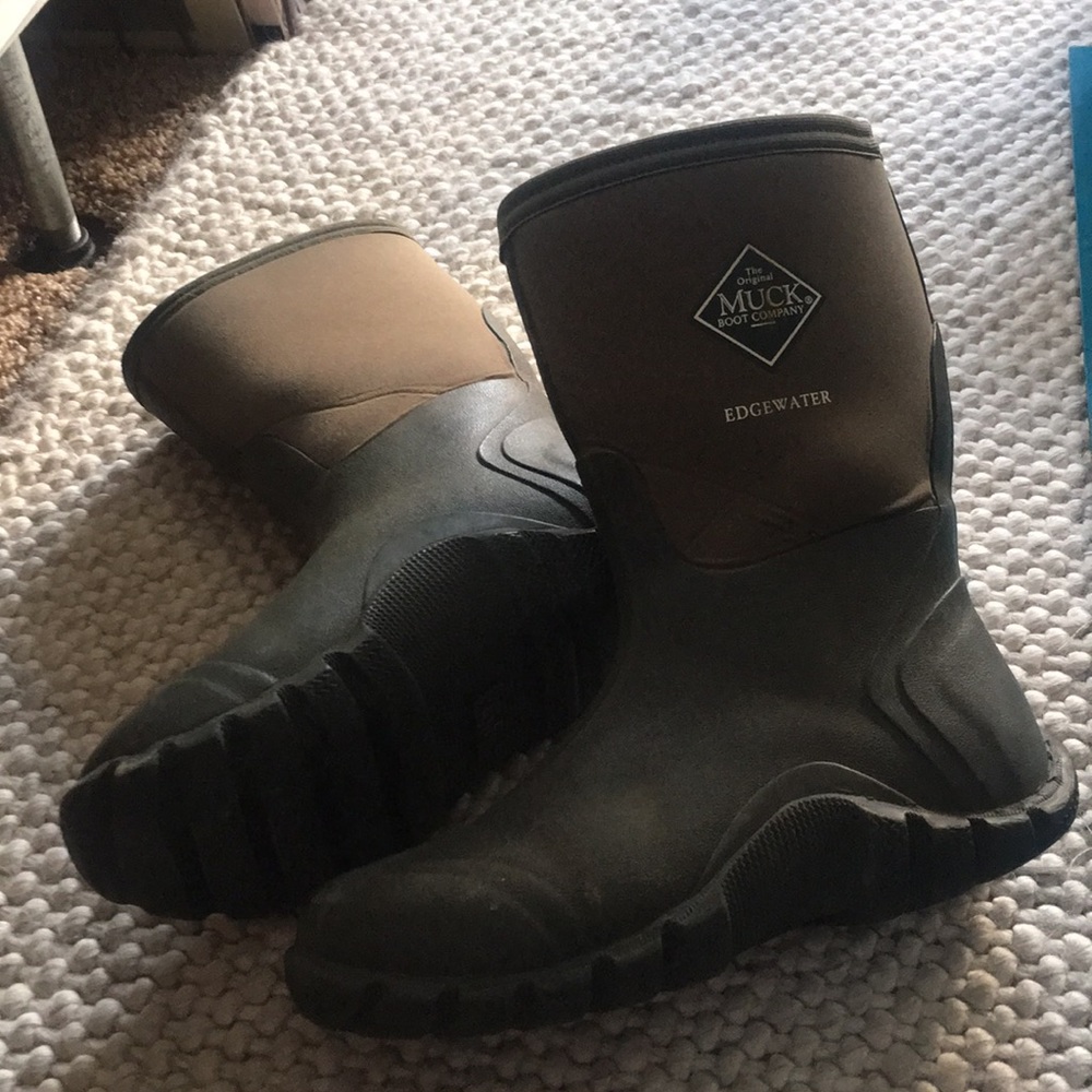 Muck Boots edge water